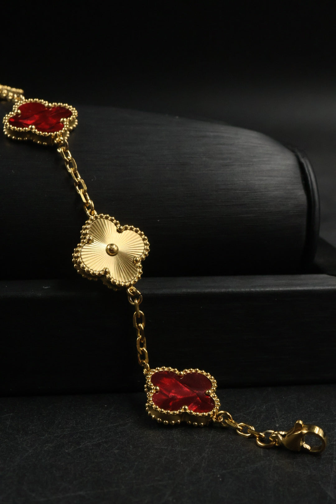 Pulsera Trébol Rojo Mármol- Láser Dorado.