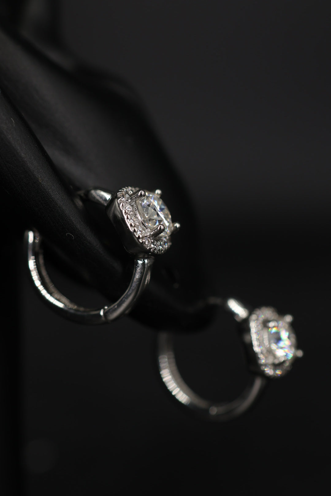 Aretes Around Box Plata .925 - Moissanita D 0.5 ct.