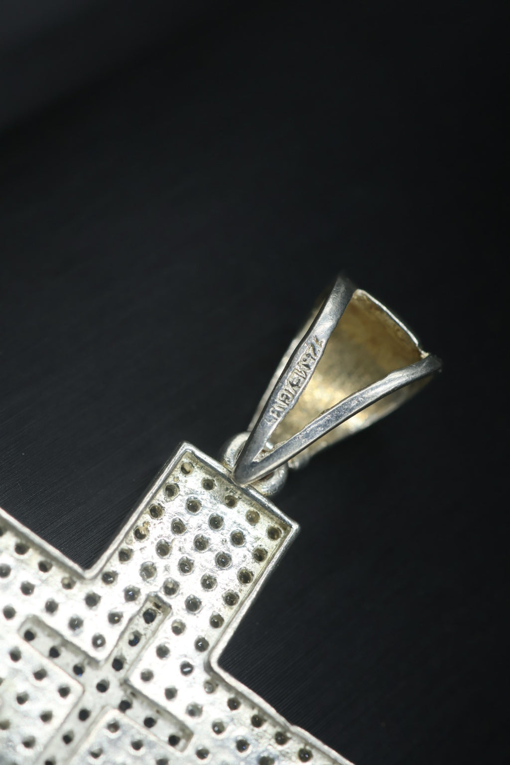 Dije de Cruz con Zirconias S925