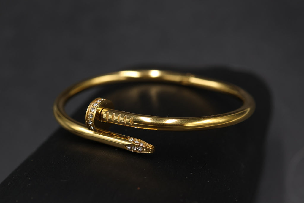 Pulsera Brazalete Clavo Drill - Dorado Zirconias.
