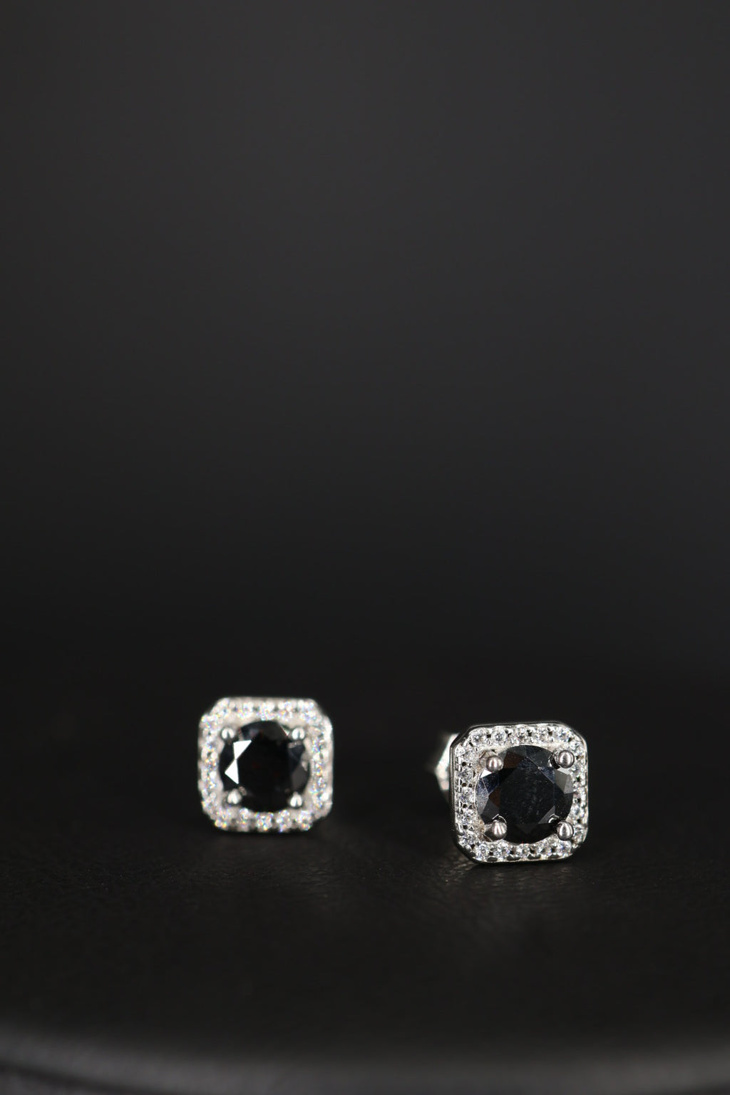 Aretes Box Plata .925 - Moissanita Black 0.5 ct.