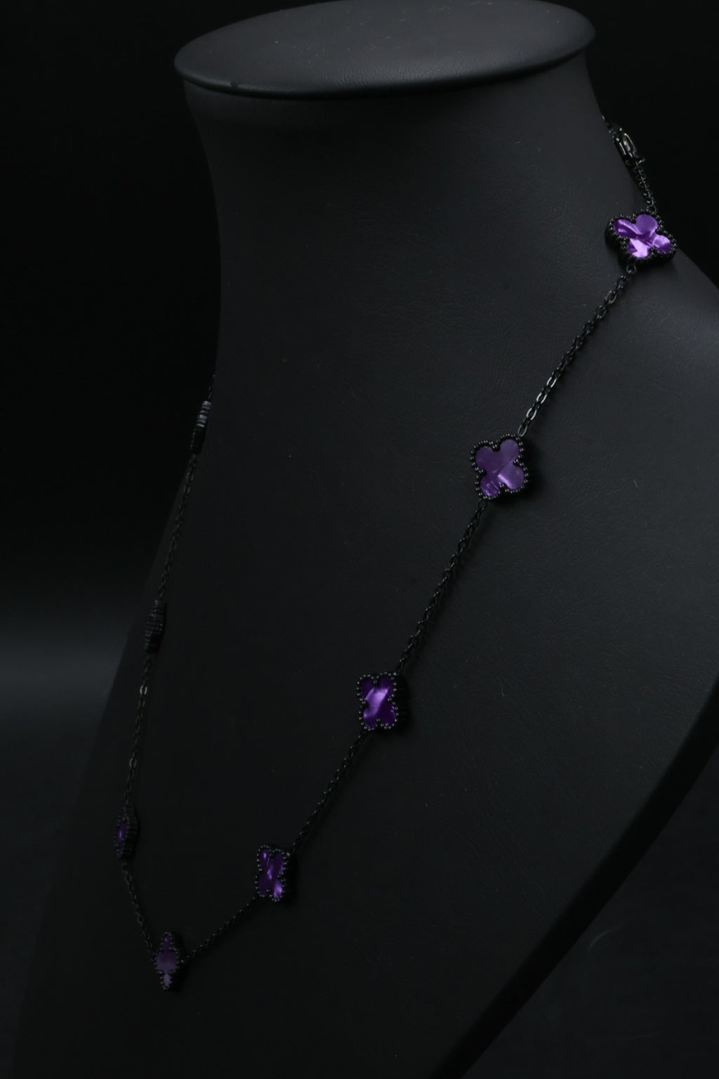 Collar Trébol 13 mm Morado Marmolado. - Negro.
