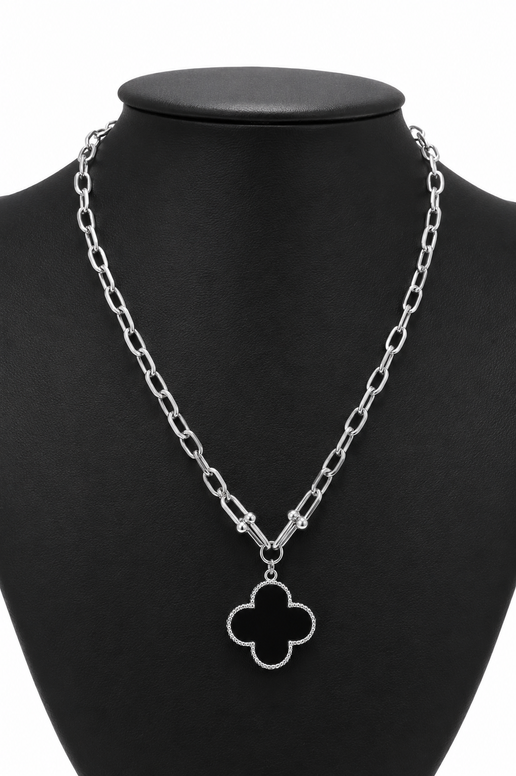 Collar Grande 1 trébol - Plateado / Negro.