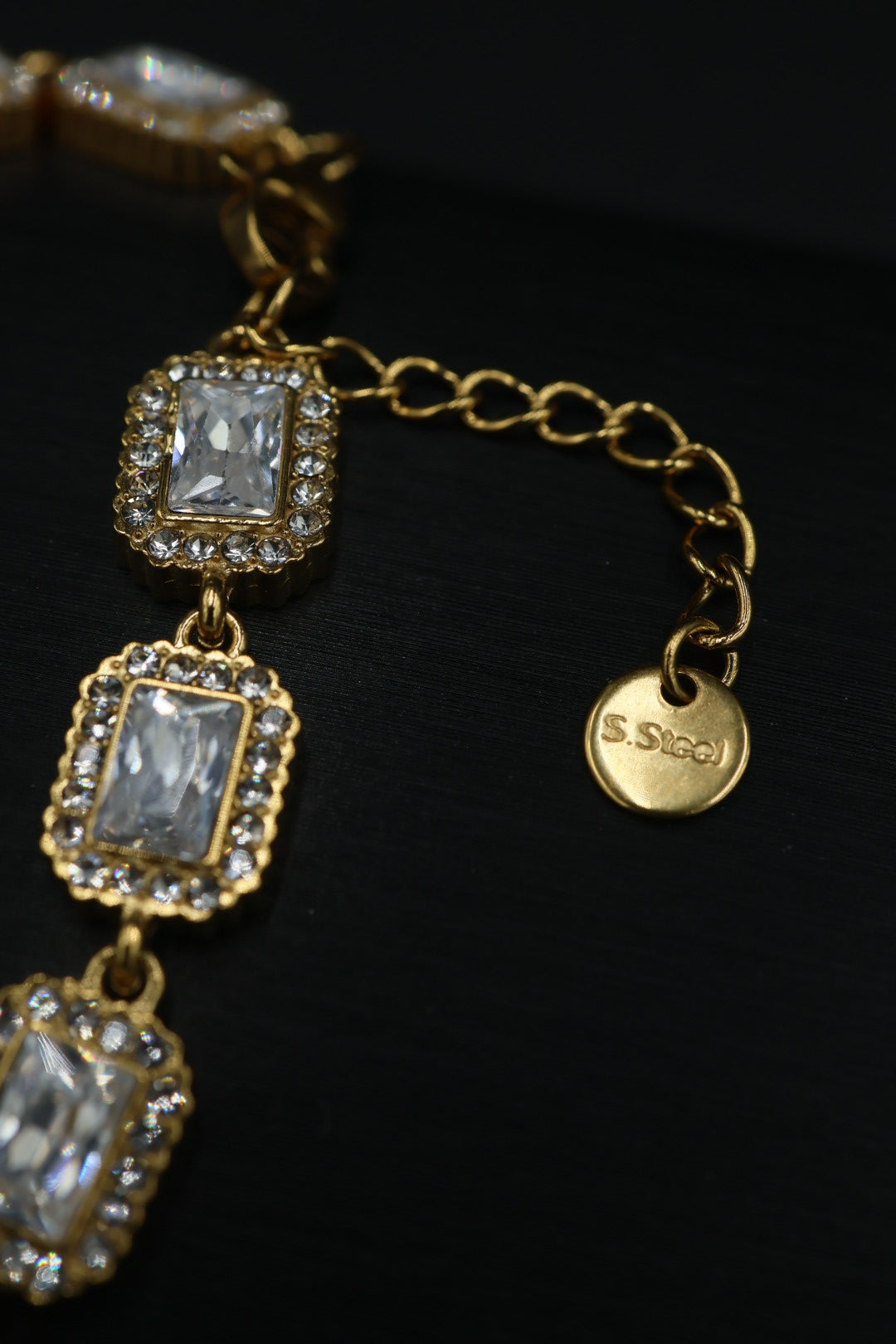 Pulsera de Eslabones Rectangulares con Zirconias Baguette AI316L