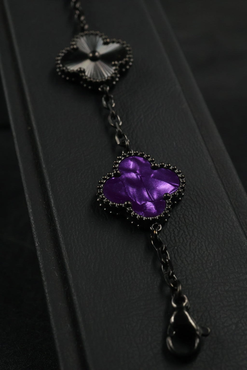 Pulsera Trébol Morado Mármol- Láser Negro.
