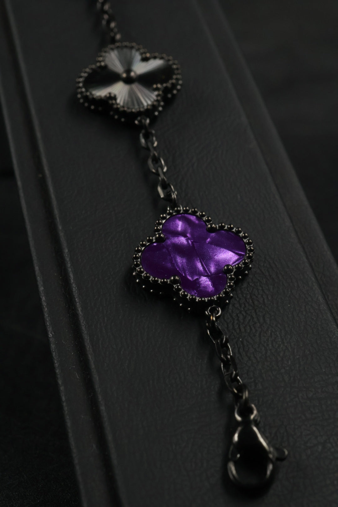 Pulsera Trébol Morado Mármol- Láser Negro.