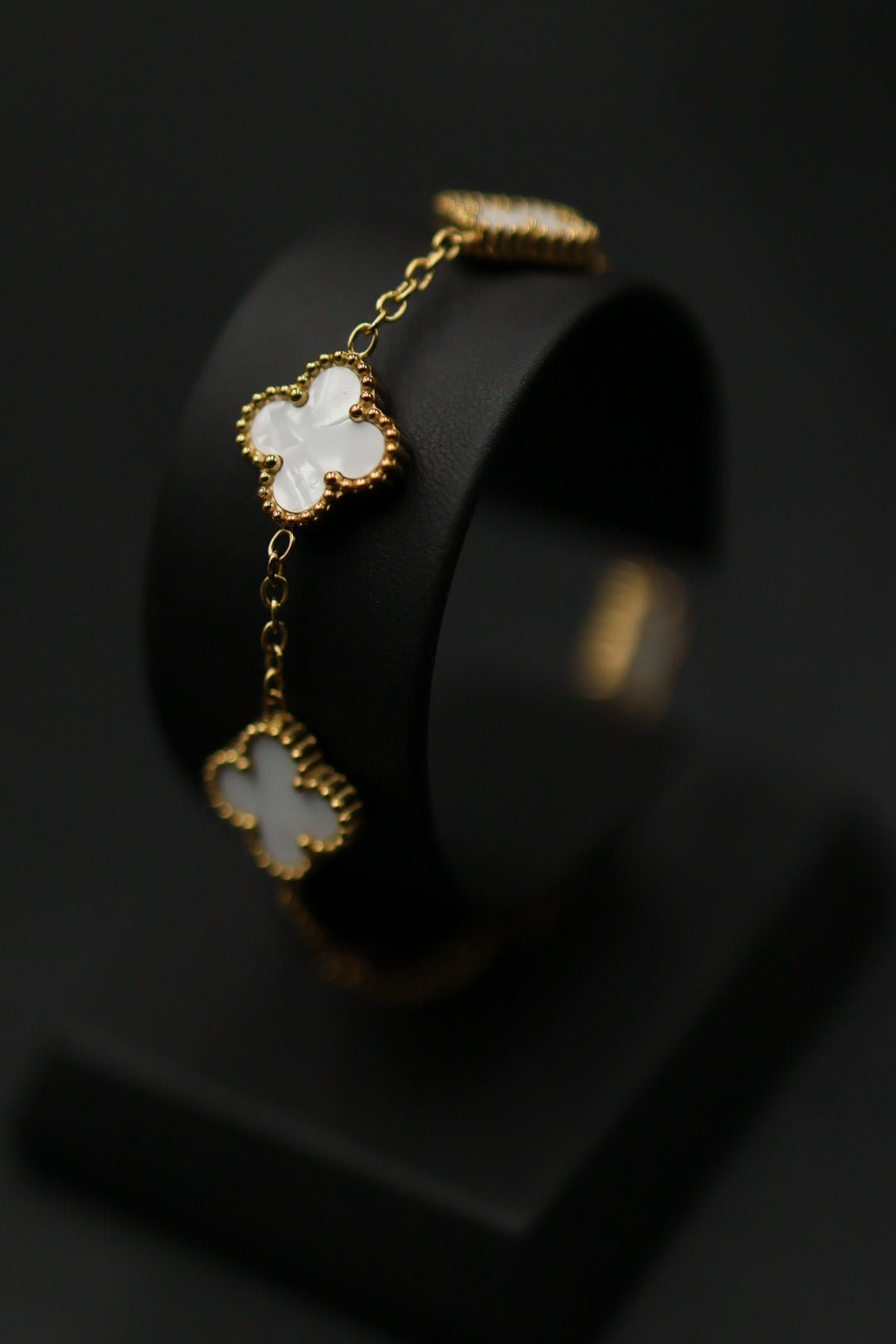 Pulsera Trébol 13 mm Liso Dorado - Blanco.