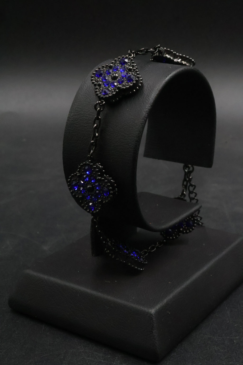 Pulsera Trébol Negro - Zirconias Azul.
