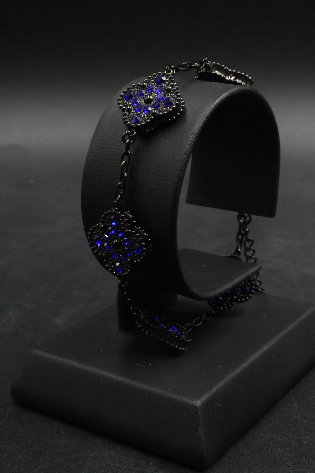 Pulsera Trébol Negro - Zirconias Azul.
