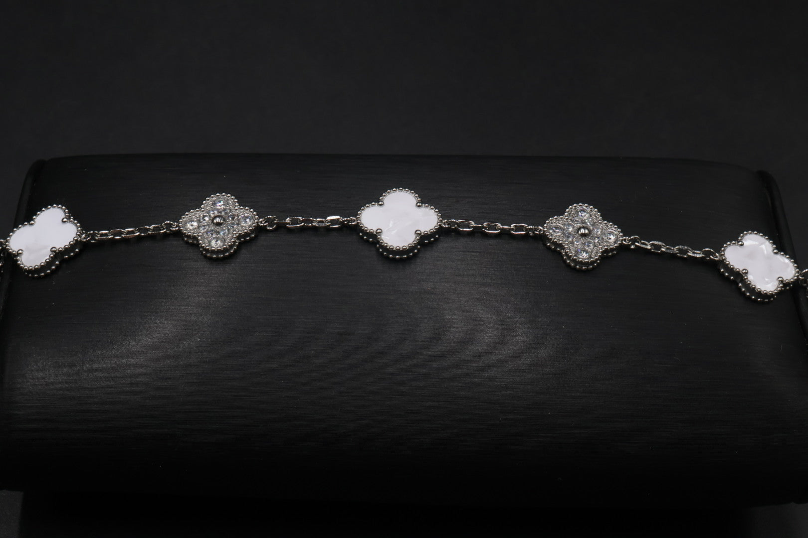 Pulsera Trébol 15 mm Mármol Blanco con Zirconias