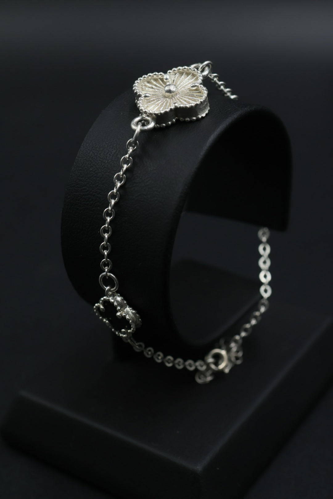 Pulsera 3 tréboles en plata 9.25. S925