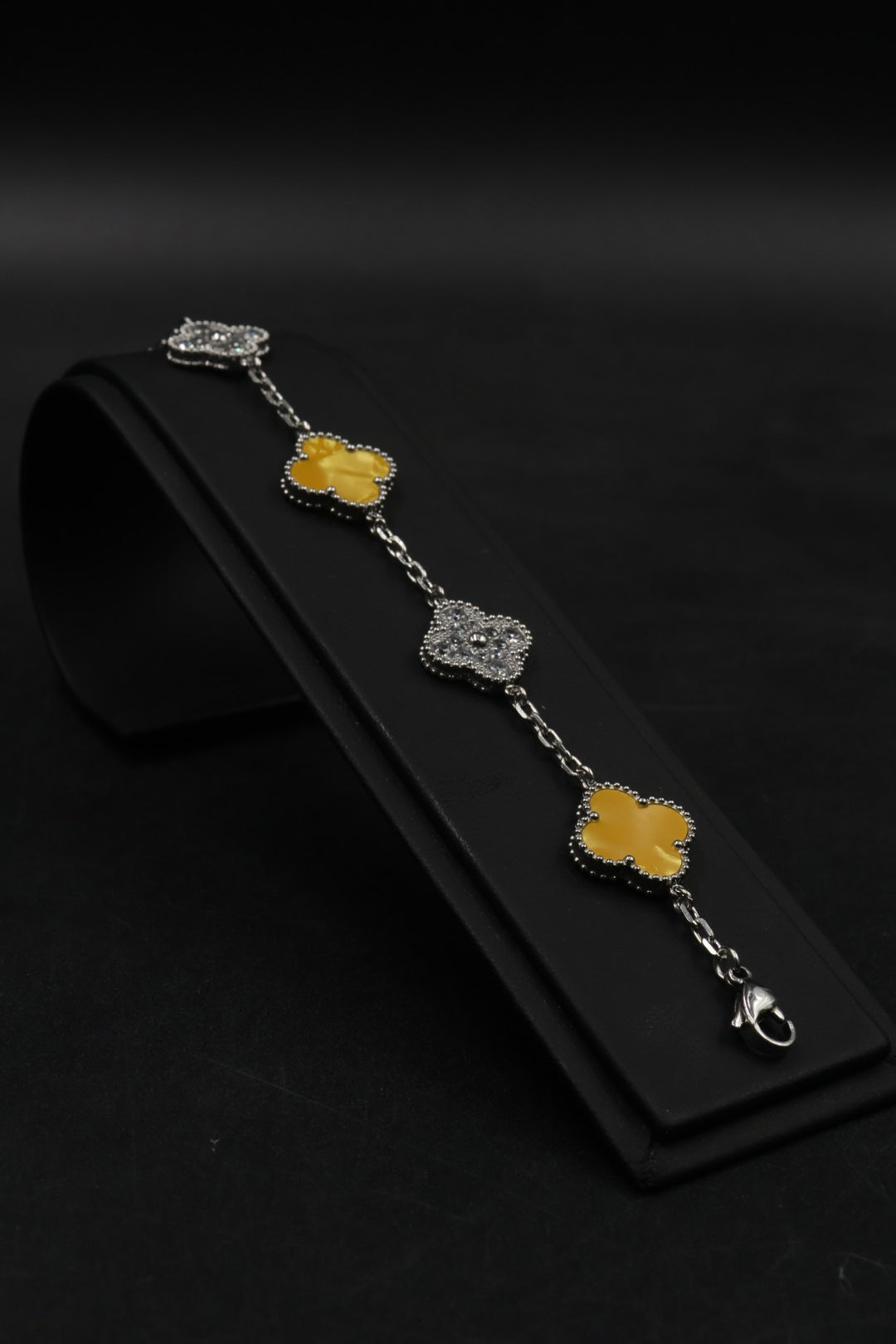 Pulsera Trébol 15 mm Mármol Amarillo con Zirconias