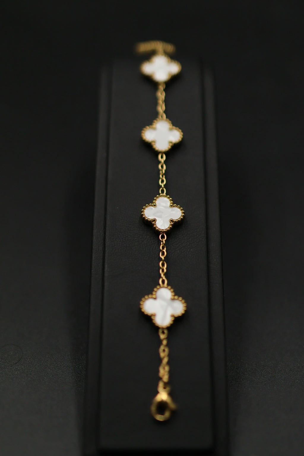 Pulsera Trébol 13 mm Liso Dorado - Blanco.