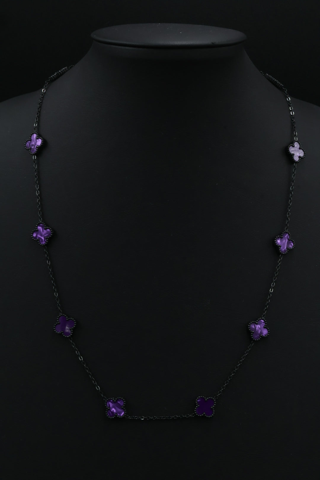 Collar Trébol 13 mm Morado Marmolado. - Negro.