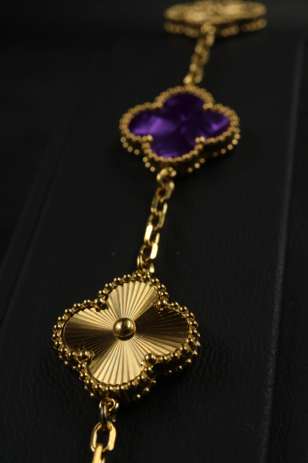 Pulsera Trébol Morado Mármol- Láser Dorado.
