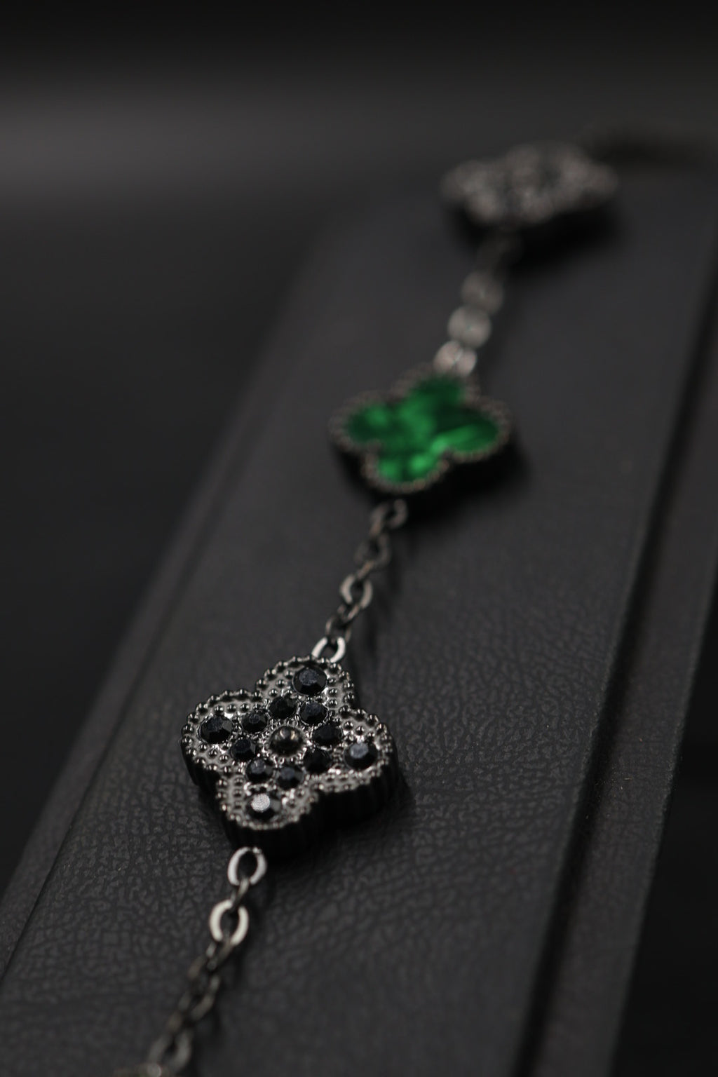 Pulsera Trébol Verde Mármol- Zirconias Negras.