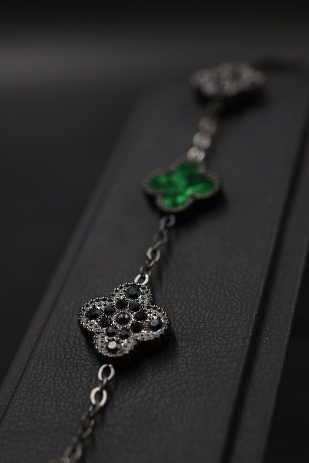 Pulsera Trébol Verde Mármol- Zirconias Negras.