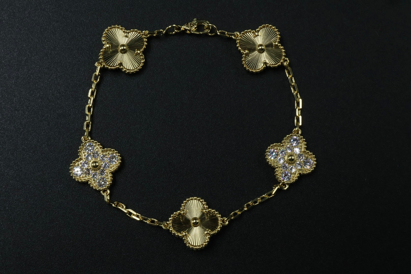 Pulsera VCA Alhambra 1:1 Gold Guilloché - Diamonds