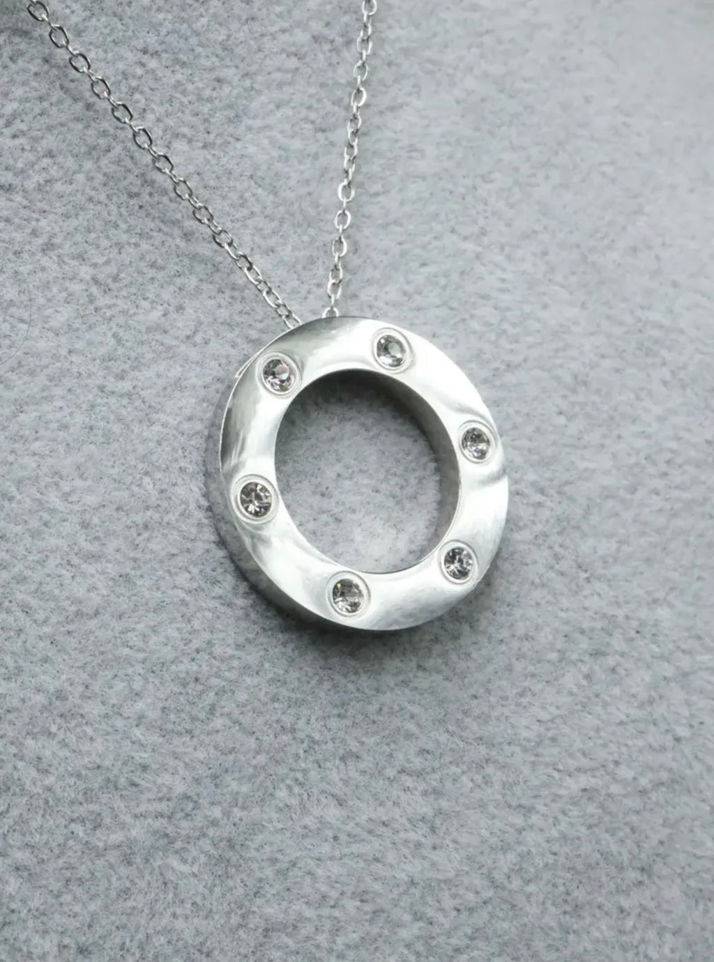 Collar Clavo con Zirconias - Plateado.