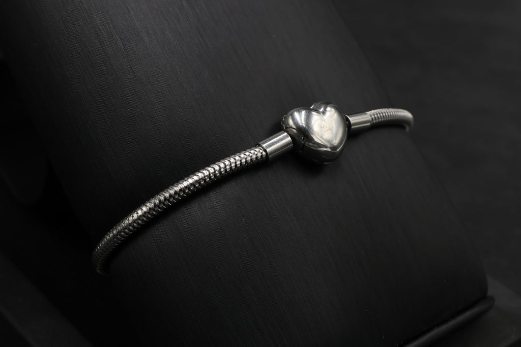 Pulsera tipo Pandora 4.
