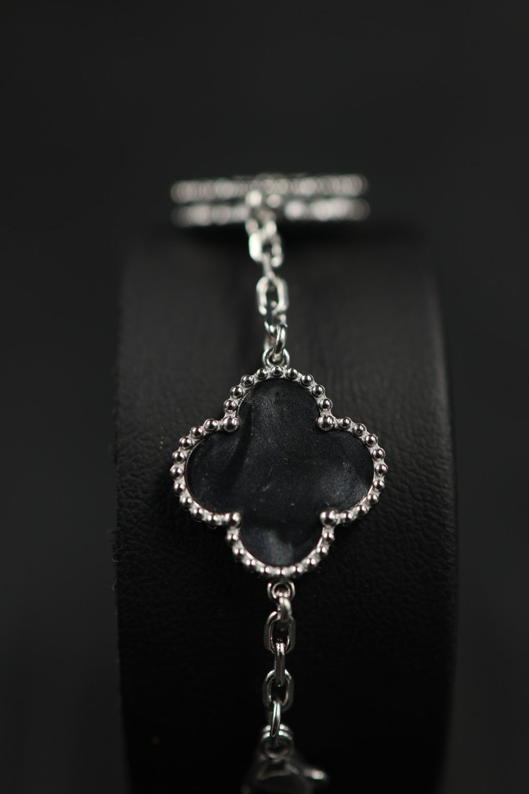 Pulsera Trébol Negro Mármol- Láser Plateado.