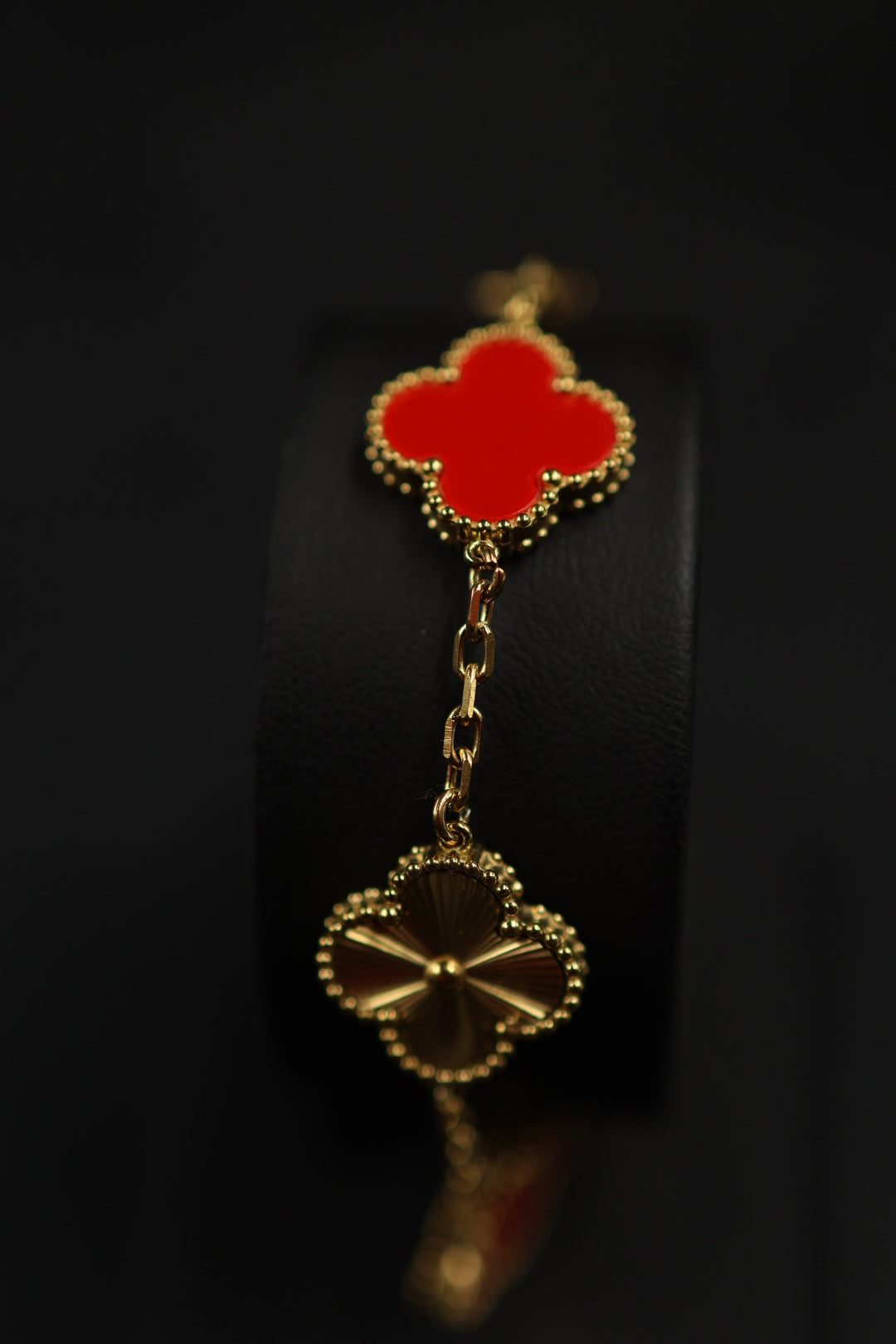 Pulsera Trébol Rojo- Láser Dorado.