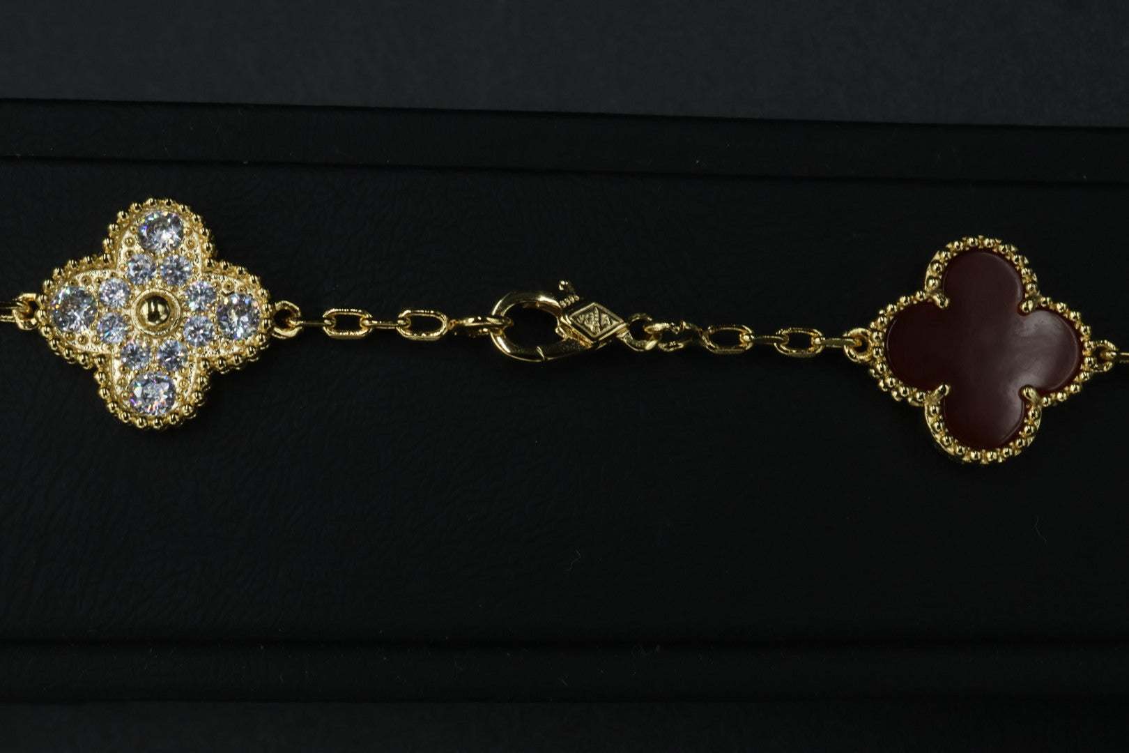 Collar VCA Alhambra 10 Motivos - Gold Cornalina Diamonds.