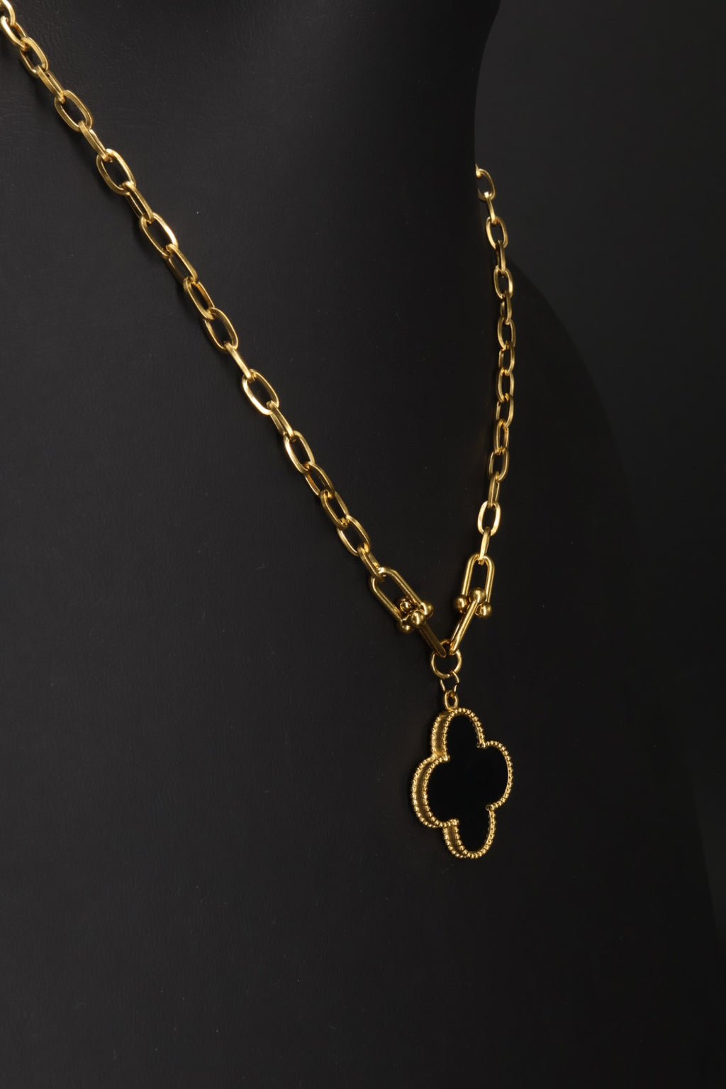 Collar Grande 1 trébol - Dorado / Negro.