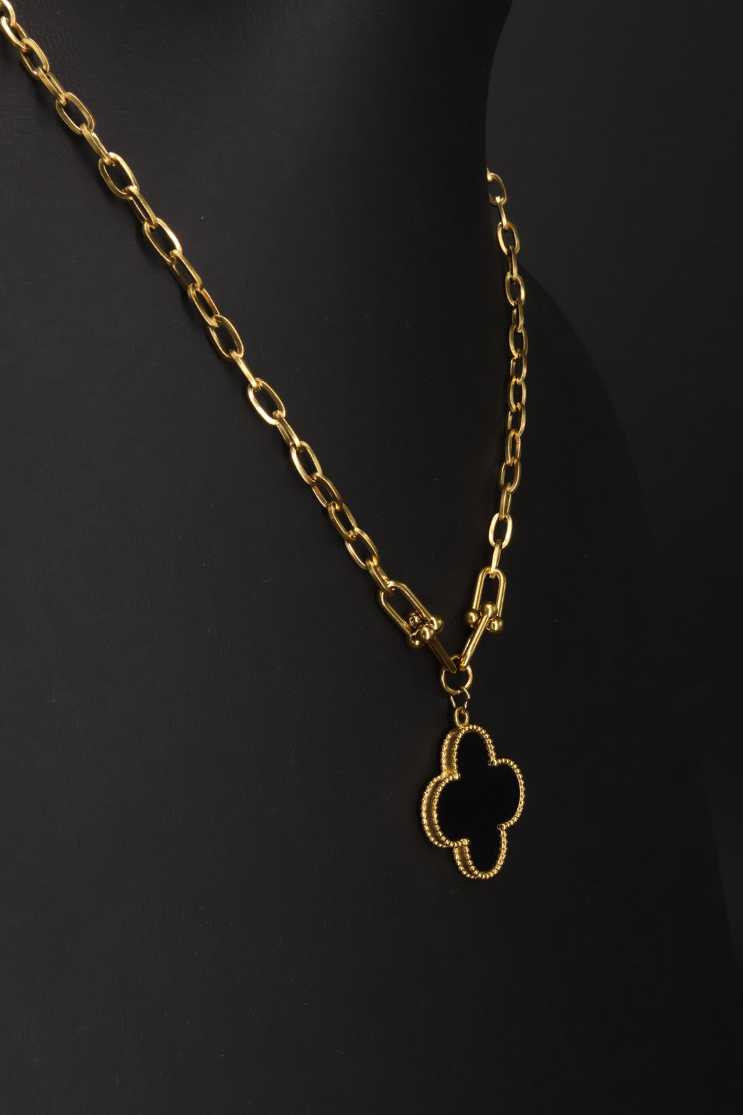 Collar Grande 1 trébol - Dorado / Negro.