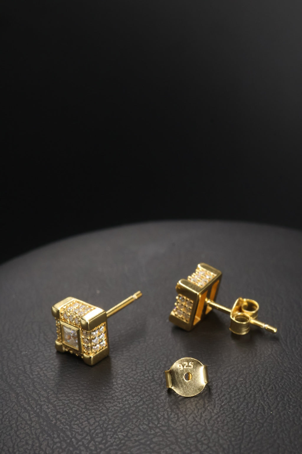 Aretes en Plata 925 Cuadrado Gold - Moissanita.