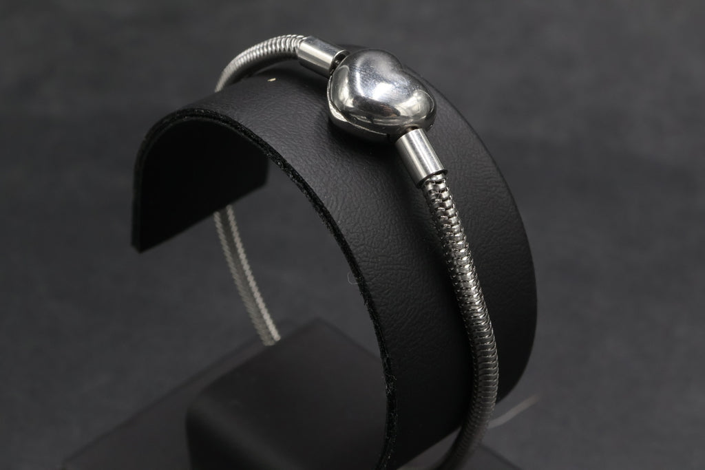 Pulsera tipo Pandora 4.