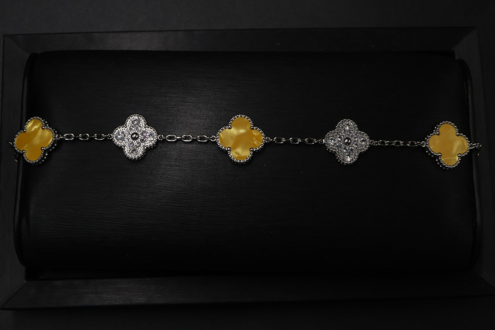 Pulsera Trébol 15 mm Mármol Amarillo con Zirconias