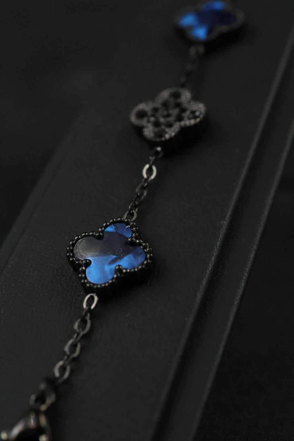 Pulsera Trébol Azul Marino Mármol- Zirconias Negras.