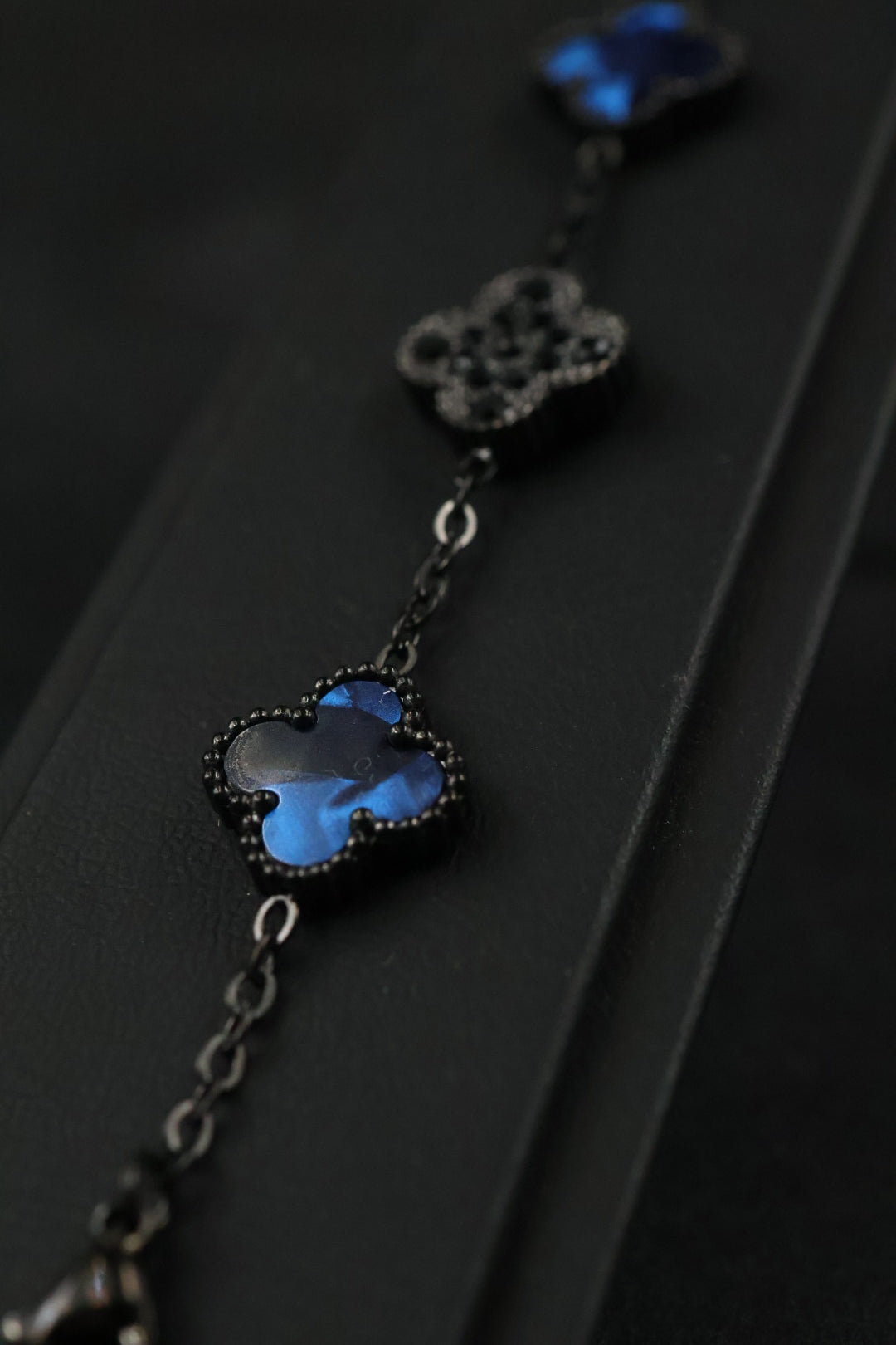 Pulsera Trébol Azul Marino Mármol- Zirconias Negras.