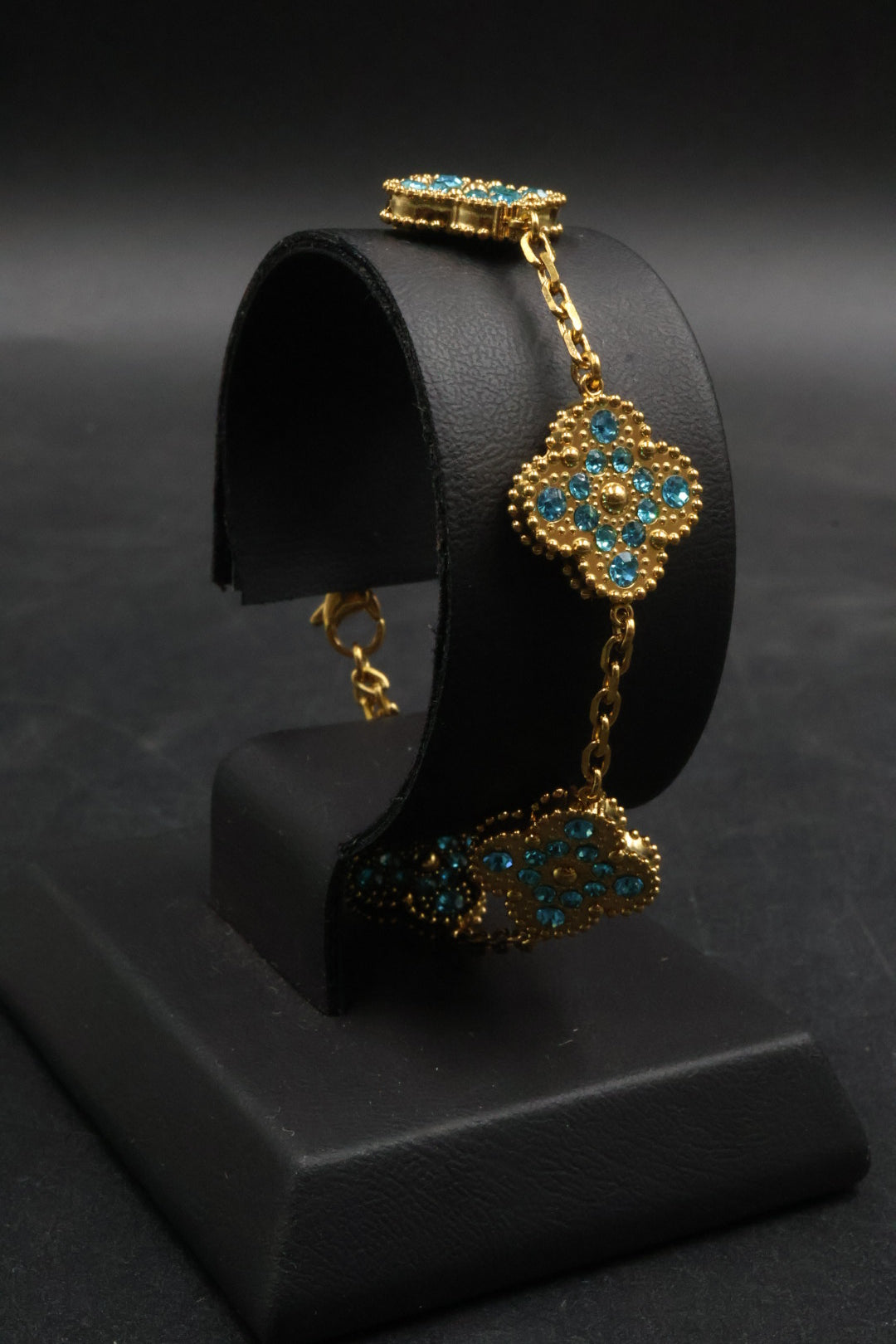 Pulsera Trébol Dorado - Zirconias Celeste.