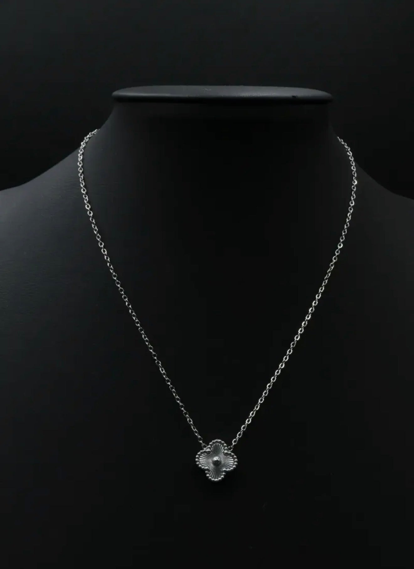 Collar 1 trébol - Plateado Láser.