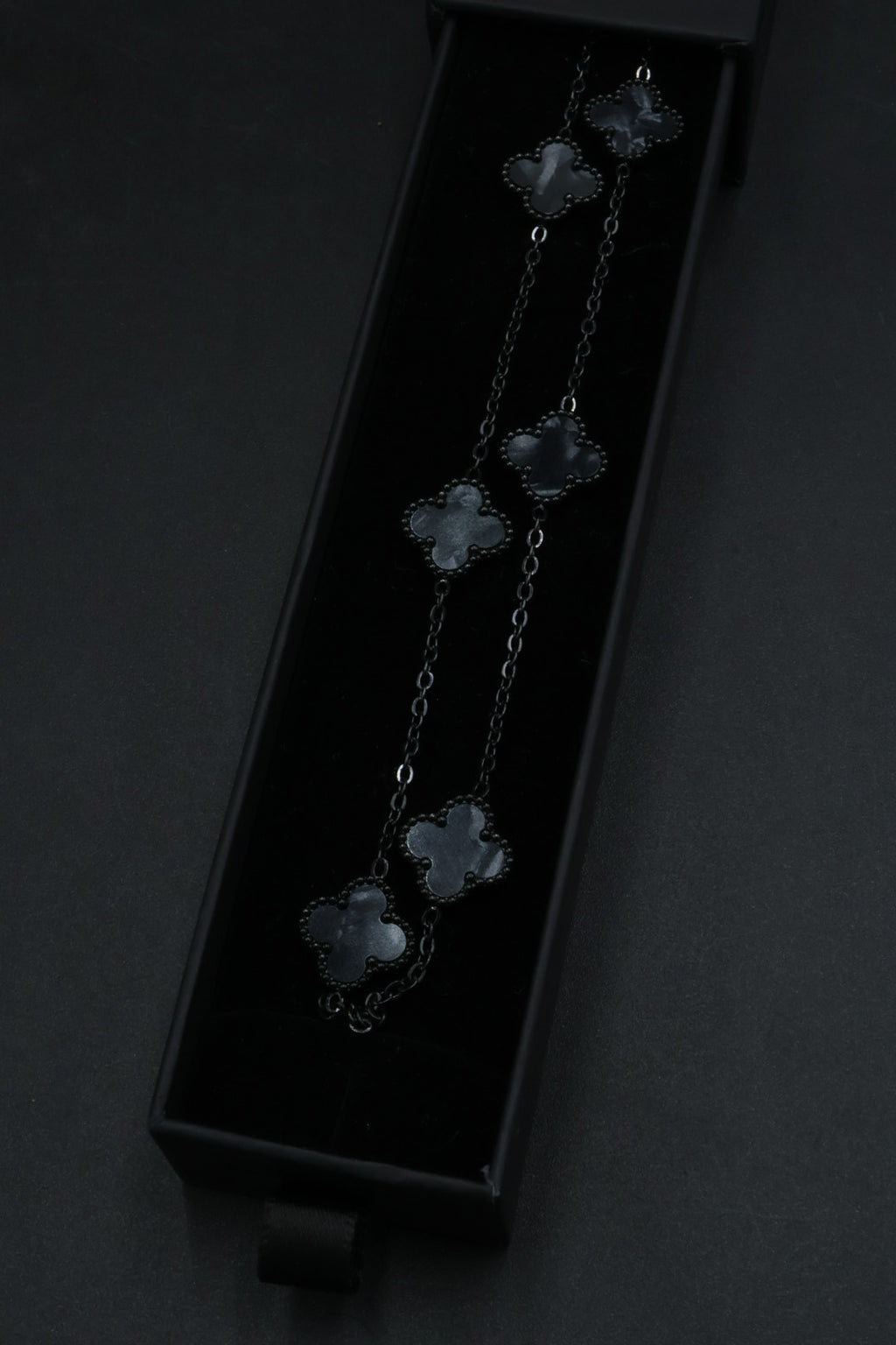 Collar Trébol 13 mm Negro Marmolado. - Negro.