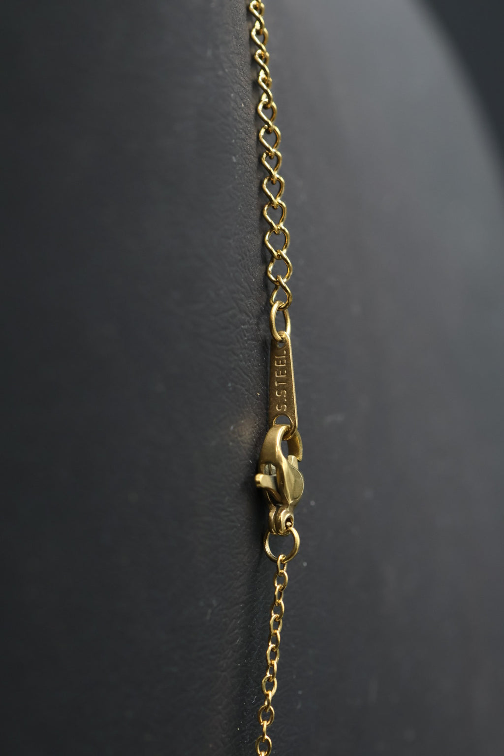 Collar con dije de Corazón Zirconia Rosa - Gold.