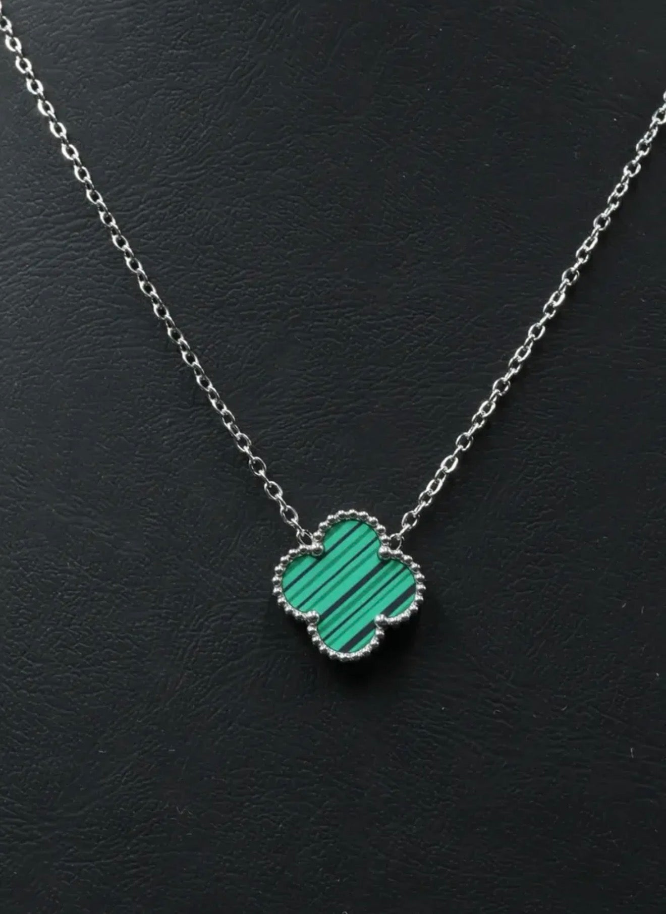 Collar 1 trébol - Plateado / Verde.