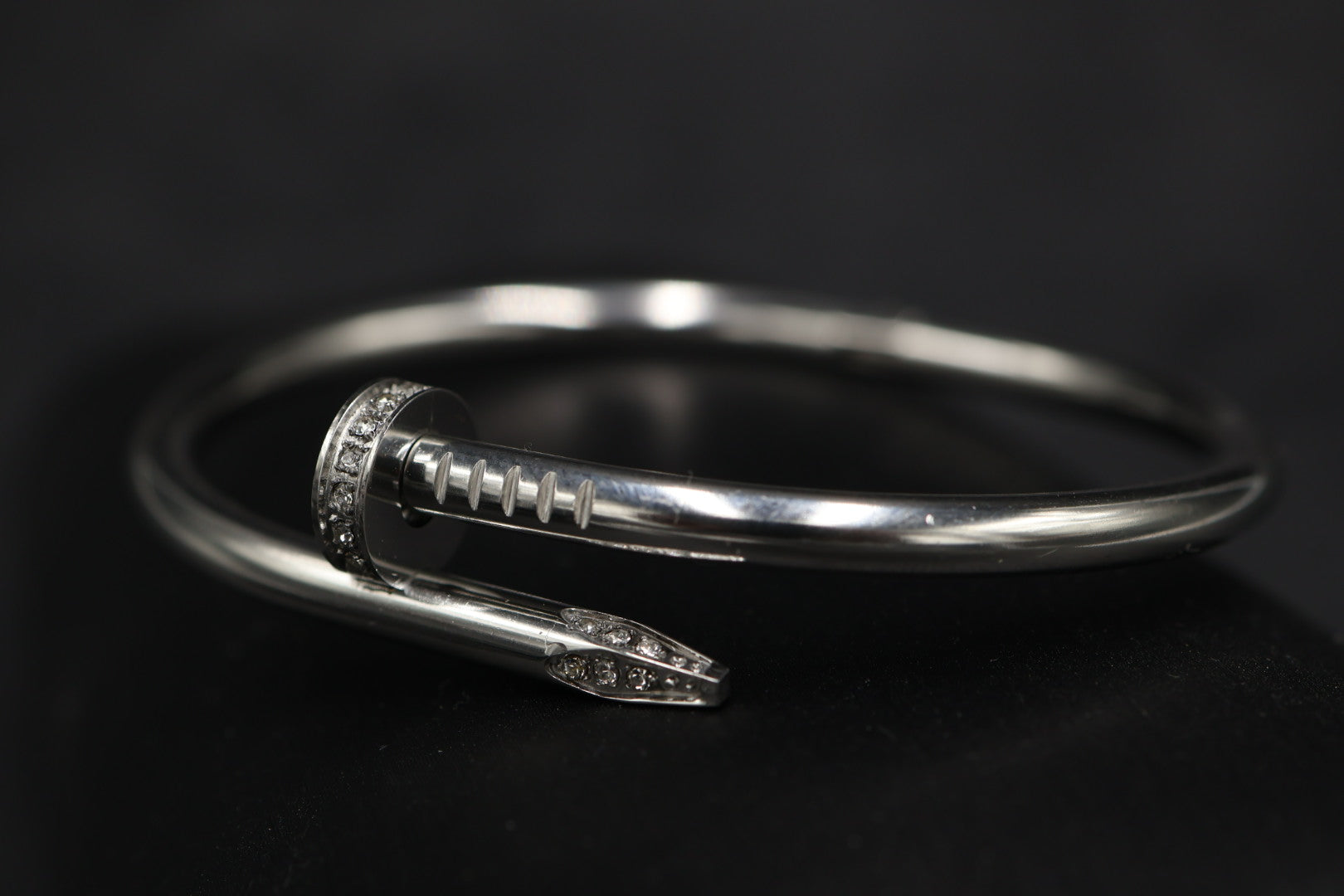 Pulsera Brazalete Clavo Drill - Plateado Zirconias.