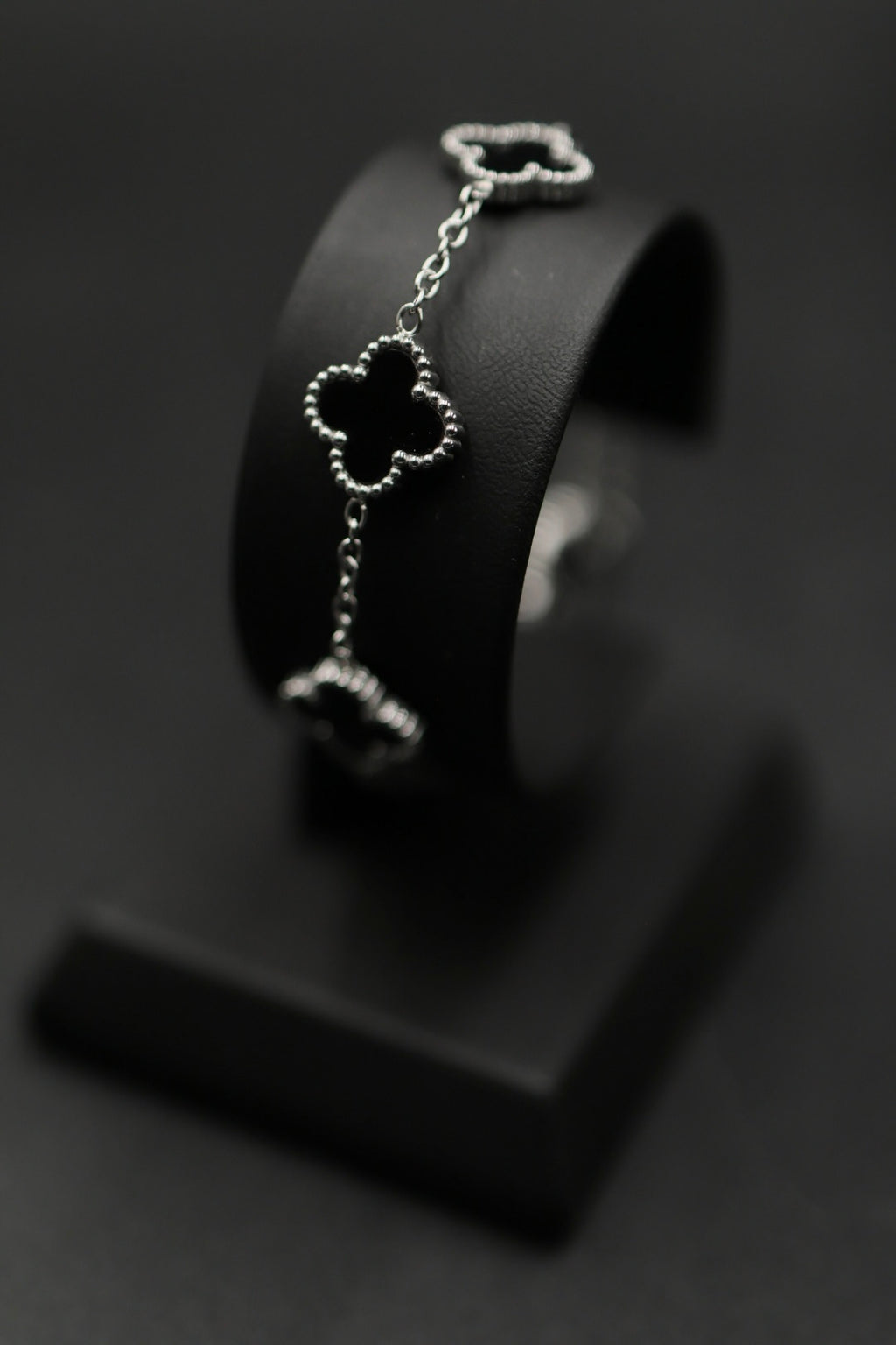 Pulsera Trébol 13 mm Liso Plateado - Negro.