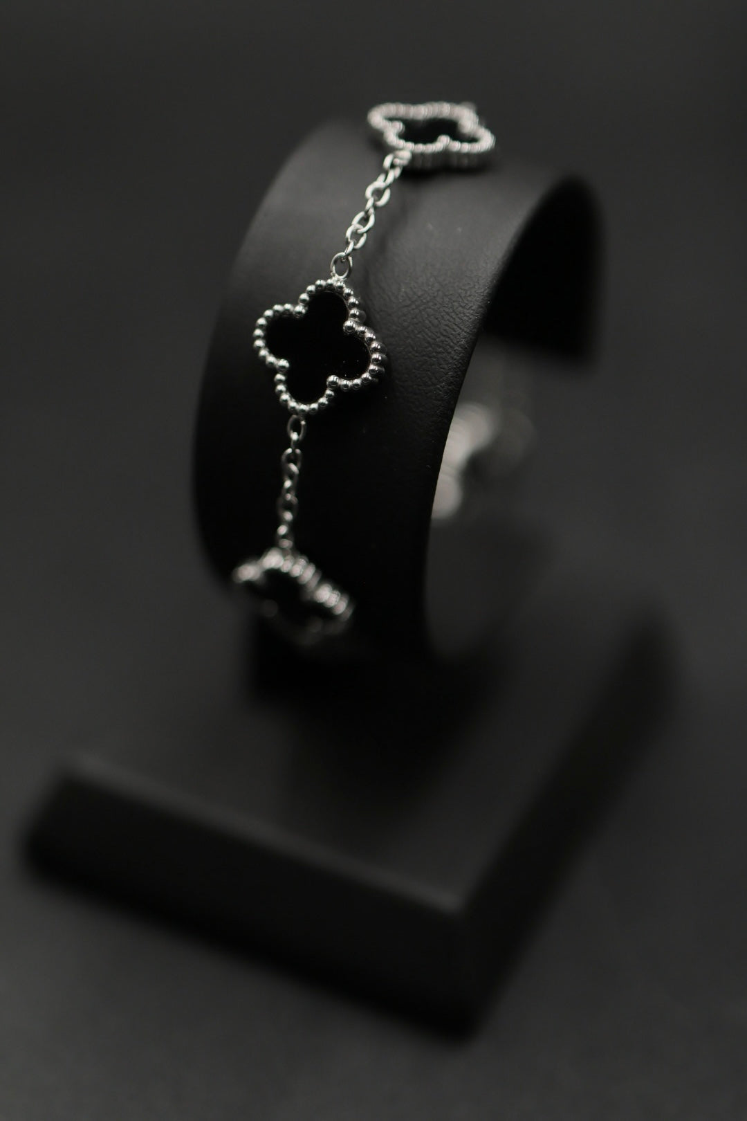 Pulsera Trébol 13 mm Liso Plateado - Negro.