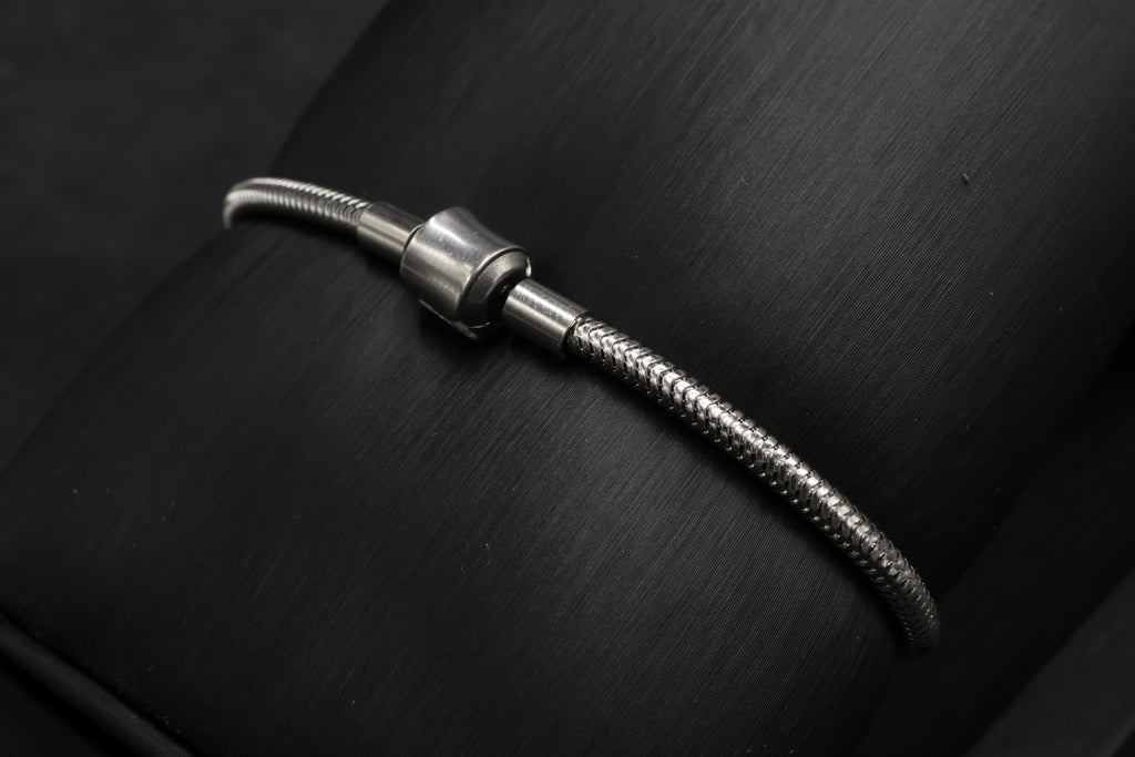 Pulsera tipo Pandora 6.