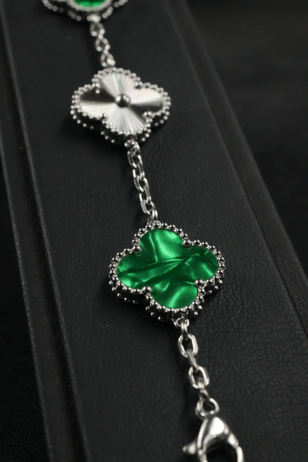 Pulsera Trébol Verde Mármol- Láser Plateado.