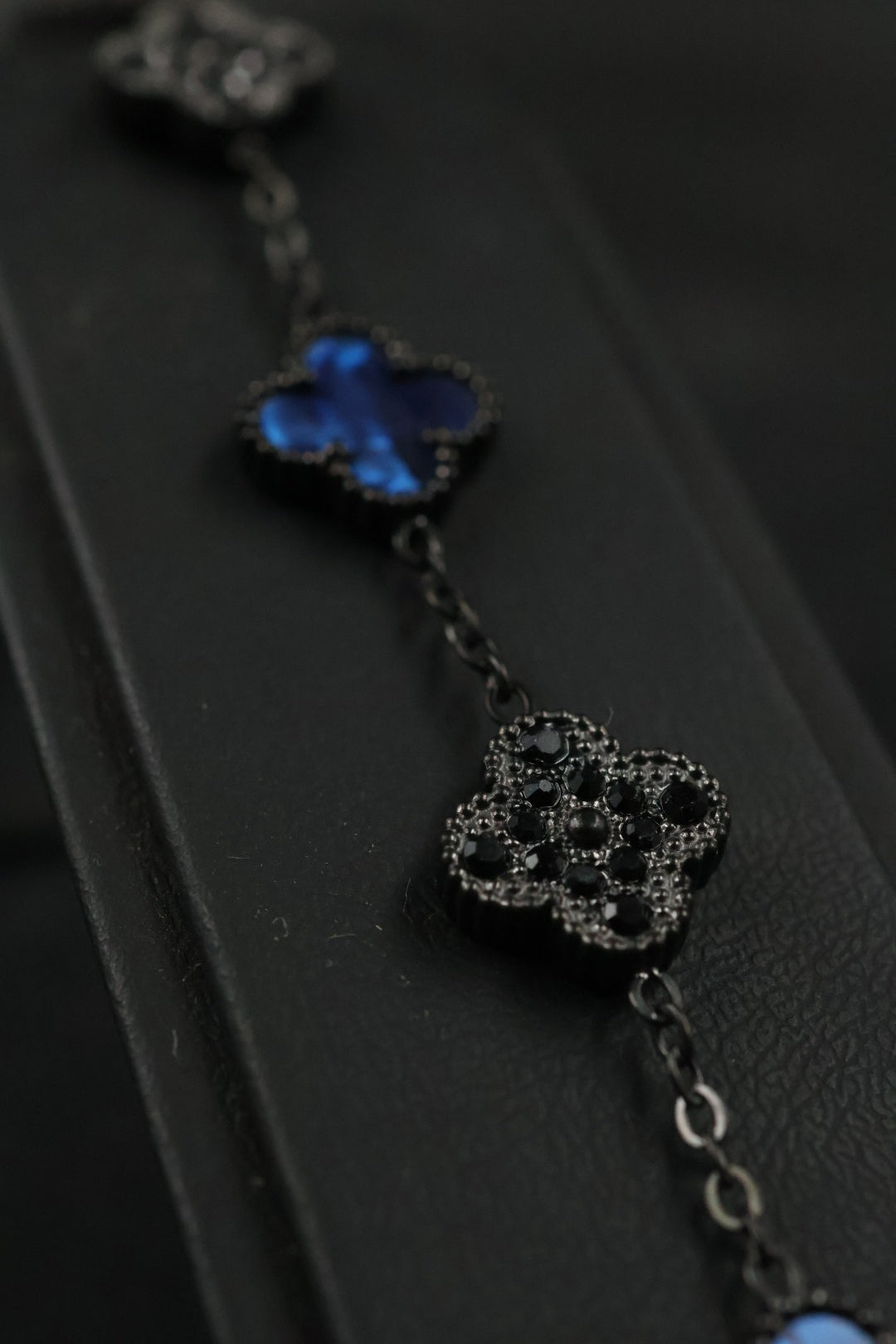 Pulsera Trébol Azul Marino Mármol- Zirconias Negras.