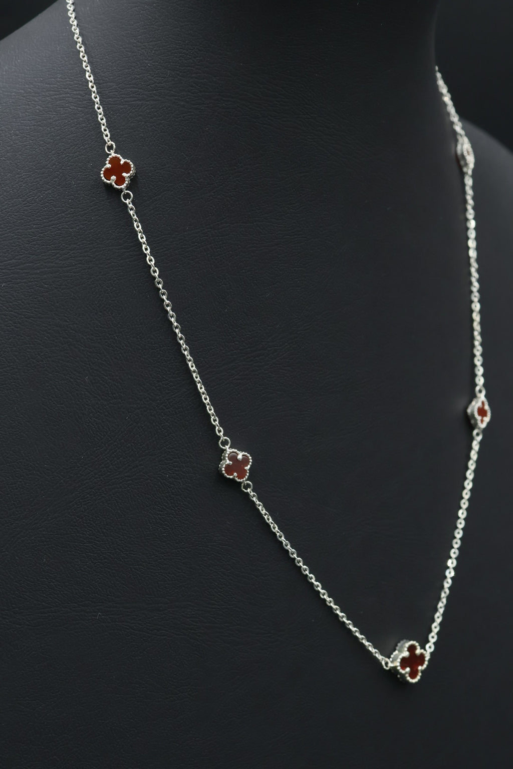 Collar 5 tréboles vino en plata 9.25 S925