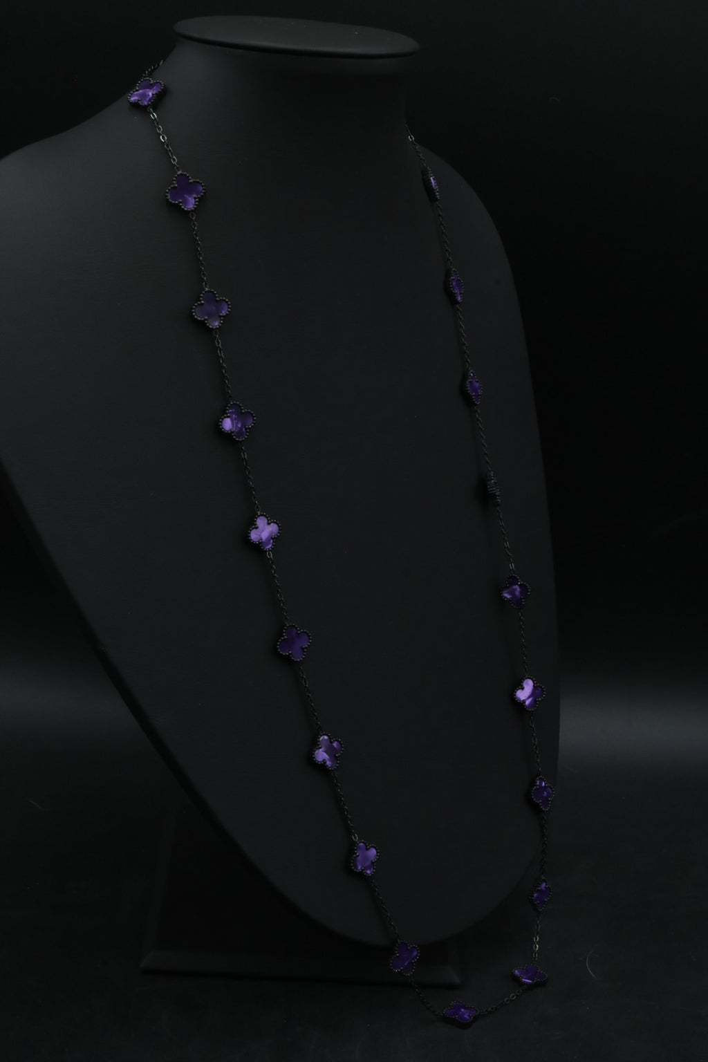 Collar Largo Trébol 13 mm Morado Marmolado. - Negro.