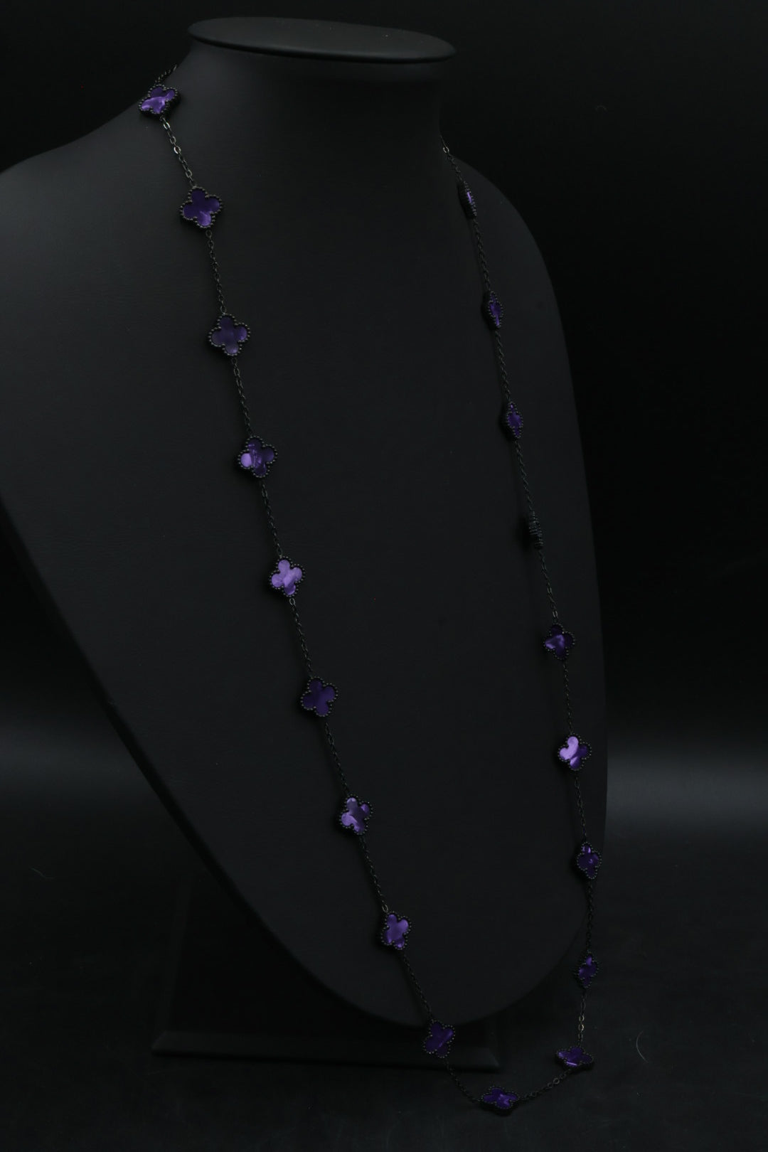 Collar Largo Trébol 13 mm Morado Marmolado. - Negro.