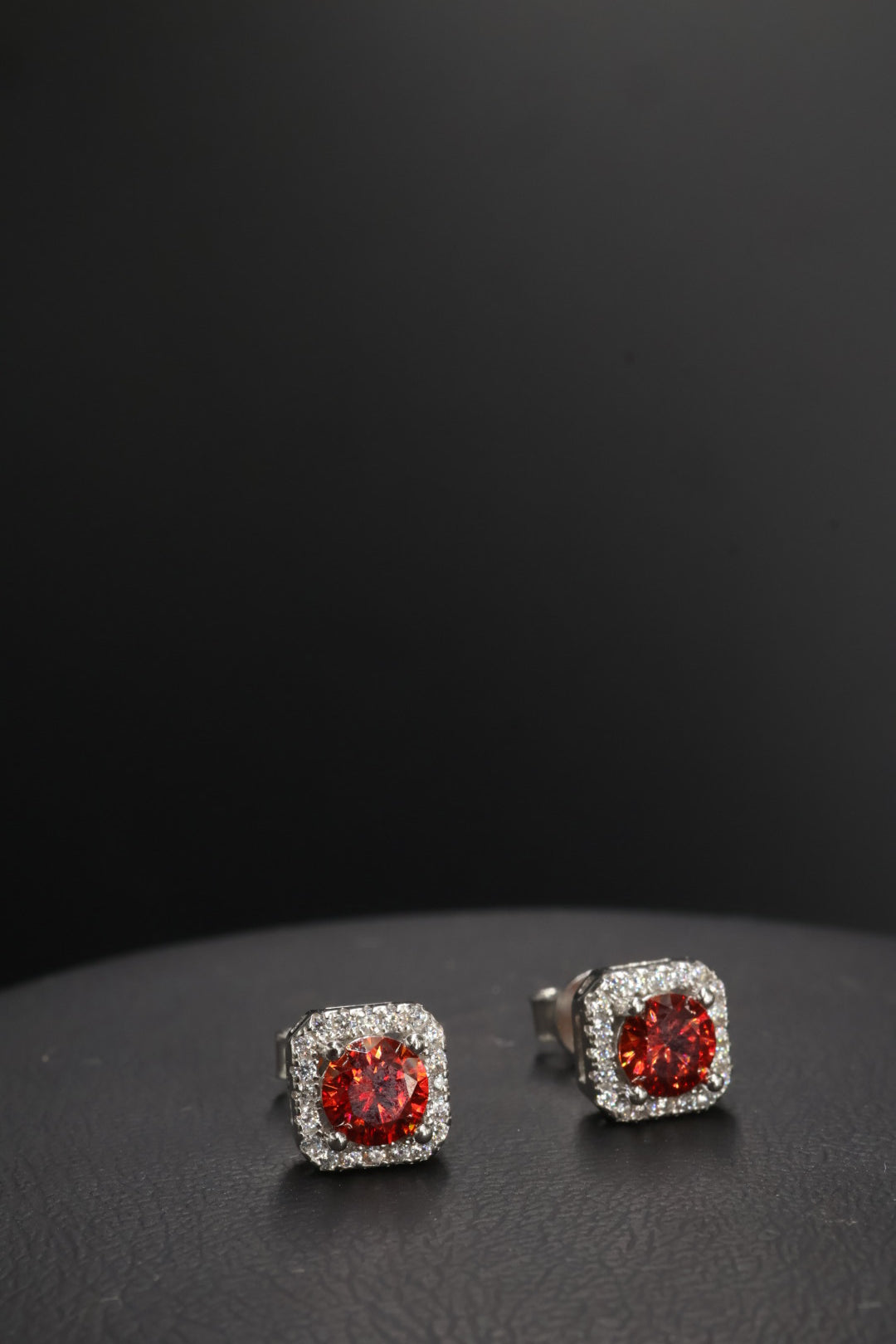 Aretes en Plata 925 Perfect Box - Moissanita Red 0.5 ct.