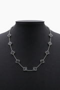 Collar Trébol 13 mm Negro Marmolado. - Plateado. 